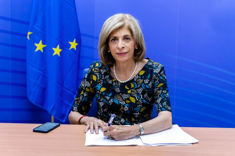 Signature of a contract between the European Commission and Novavax, by Stella Kyriakides, European Commissioner	