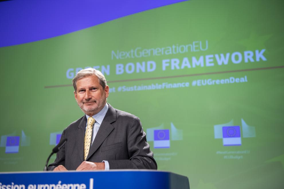 Press conference of Johannes Hahn, European Commissioner, on theNextGenerationEU Green Bonds Framework