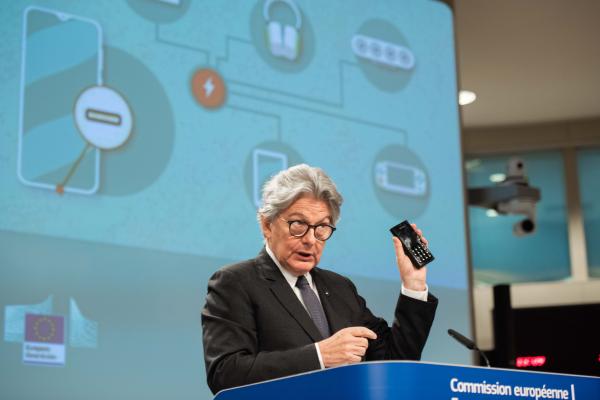 Press conference by Thierry Breton, European Commissioner, on a common charger for electronic devices 